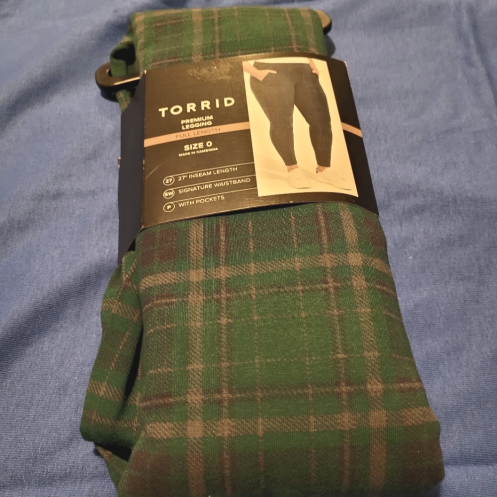 Torrid leggings with pockets. NWT